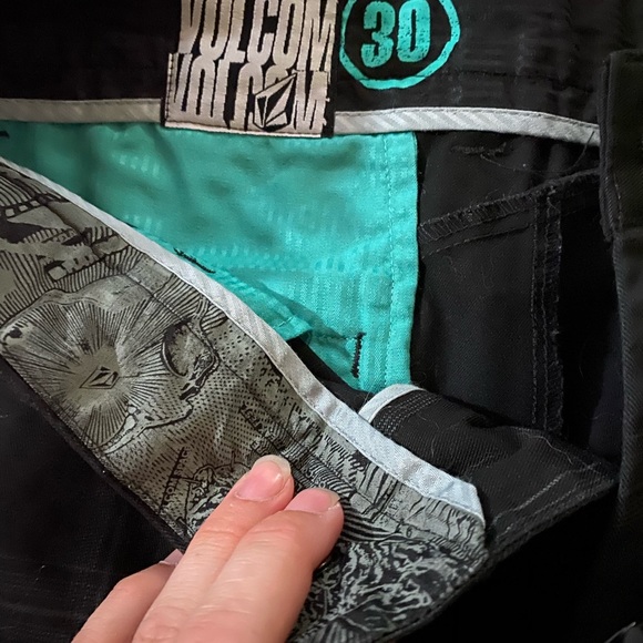 Volcom Shorts - Picture 2 of 3
